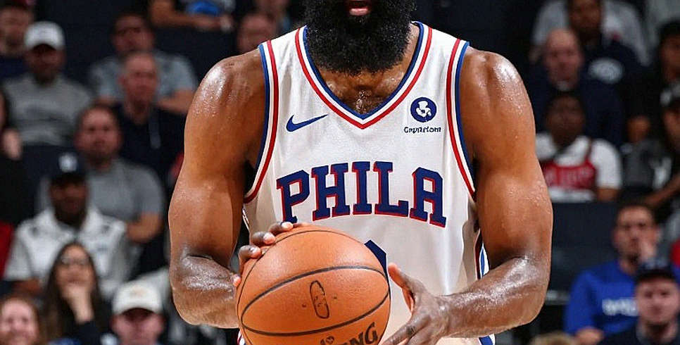 Tyrique Jones vắng mặt tại Cyprus cùng Olympiacos vì u nang đùi phải, Chima Moneke có mặt sau sự cố hộ chiếu