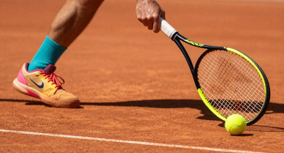 Fernandez vào chung kết Singapore: 43 lỗi tự đánh hỏng, 37 lần lên lưới và một break point