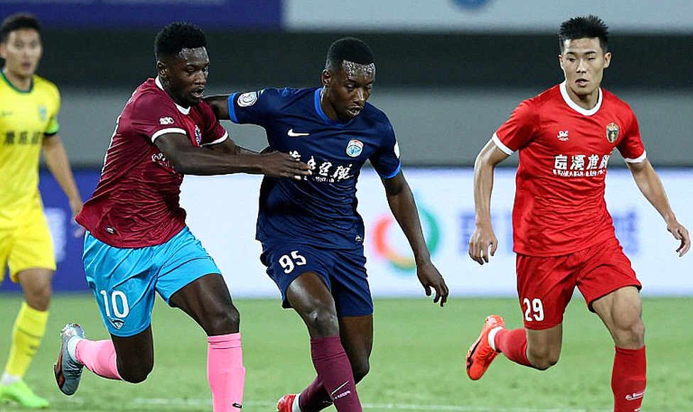Sarrafiore's 45-metre lob wiped out by VAR: the goal was lawful, the goalkeeper's kit is the anomaly