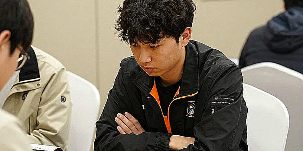 GCL 2026: Nepomniachtchi bóp nghẹt Carlsen, hạ Sindarov bằng đồng hồ
